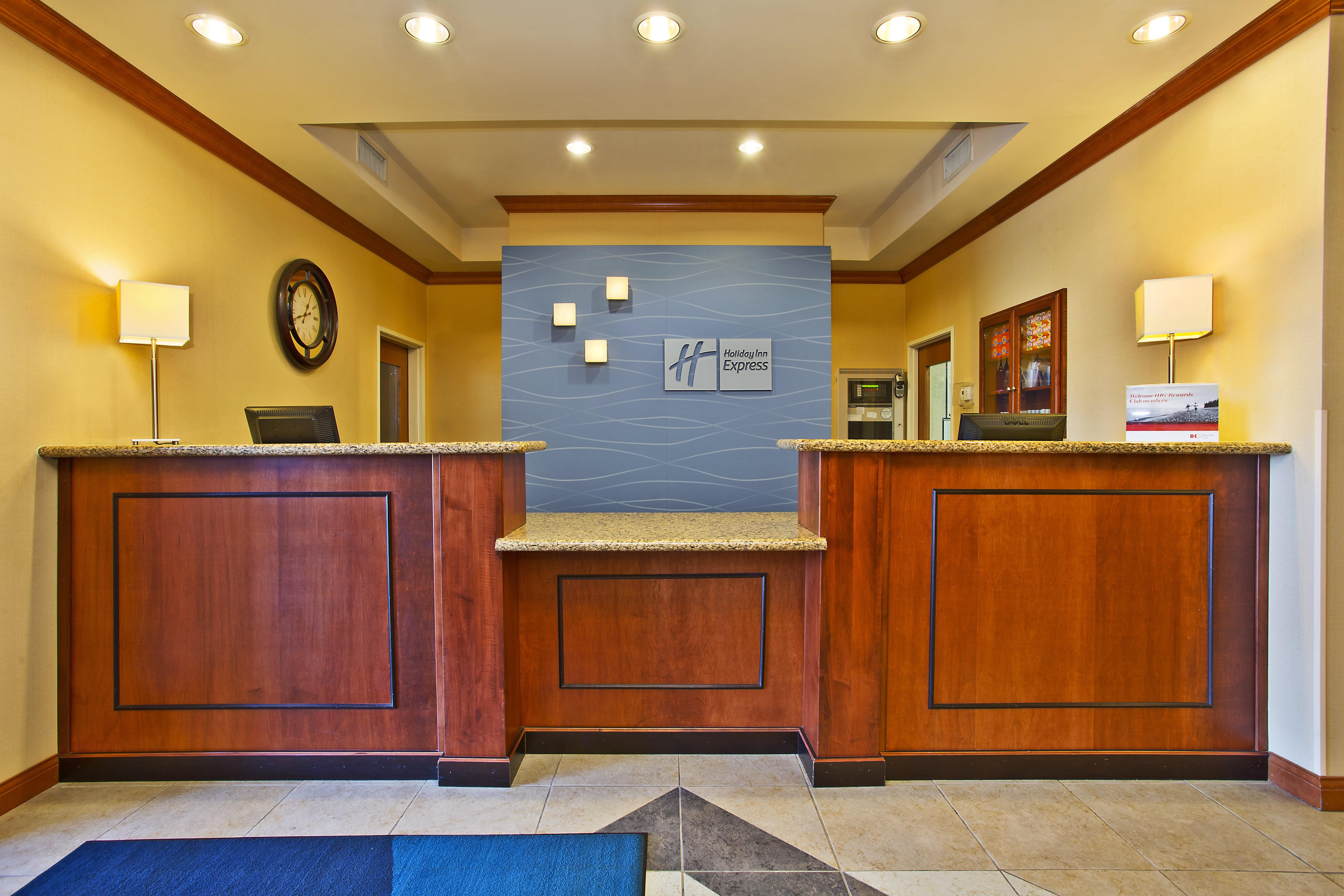 Holiday Inn Express Hotel & Suites Anderson By Ihg Exterior photo