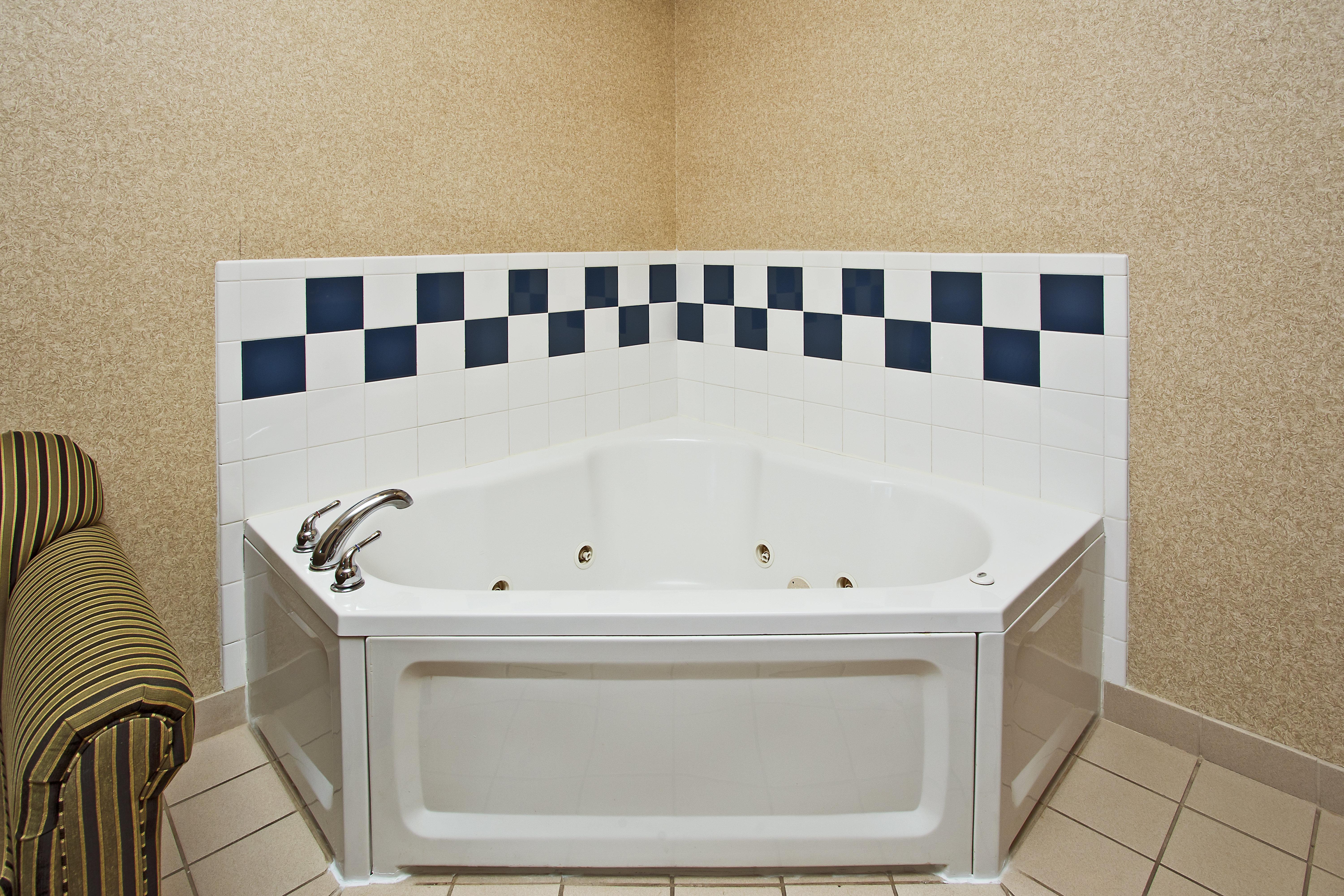 Holiday Inn Express Hotel & Suites Anderson By Ihg Exterior photo