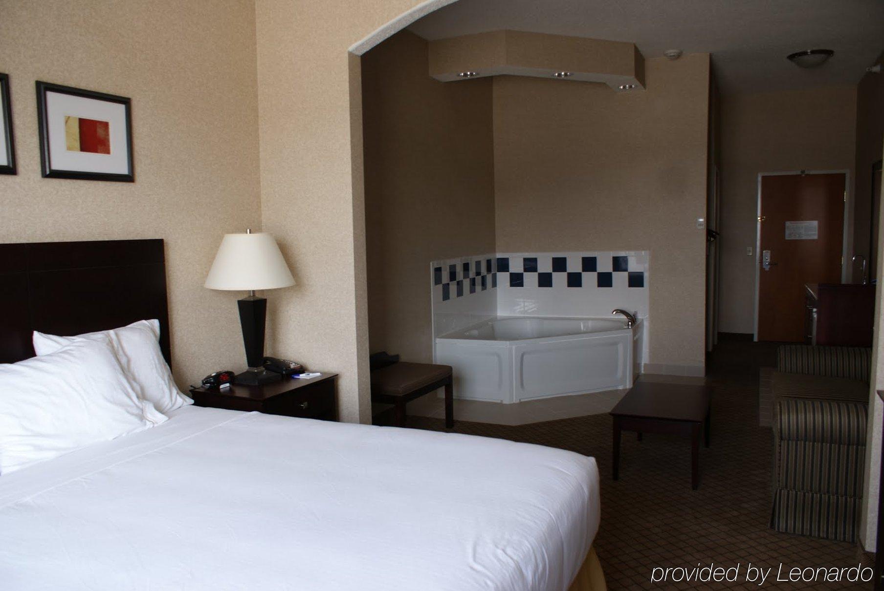 Holiday Inn Express Hotel & Suites Anderson By Ihg Room photo
