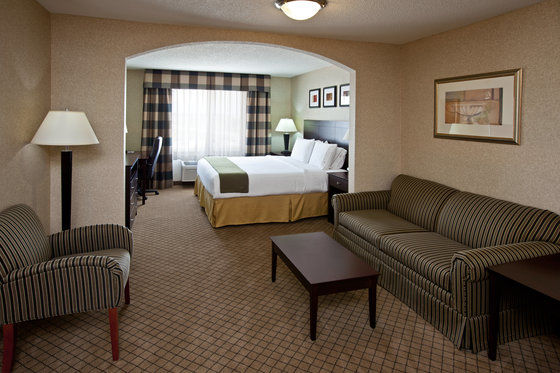 Holiday Inn Express Hotel & Suites Anderson By Ihg Room photo